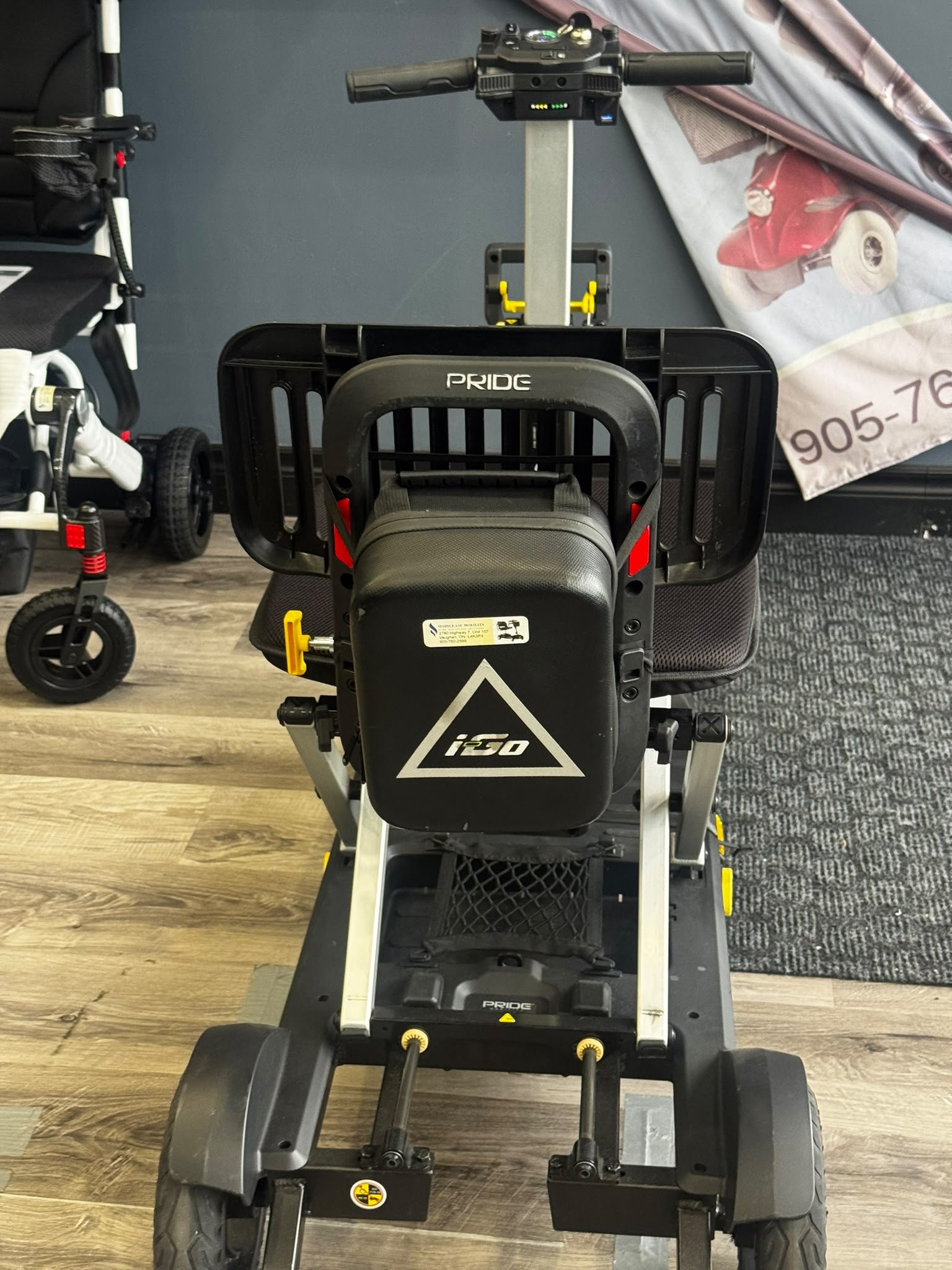 i-Go Folding Scooter 3 Wheels (Floor Model). - Image 3