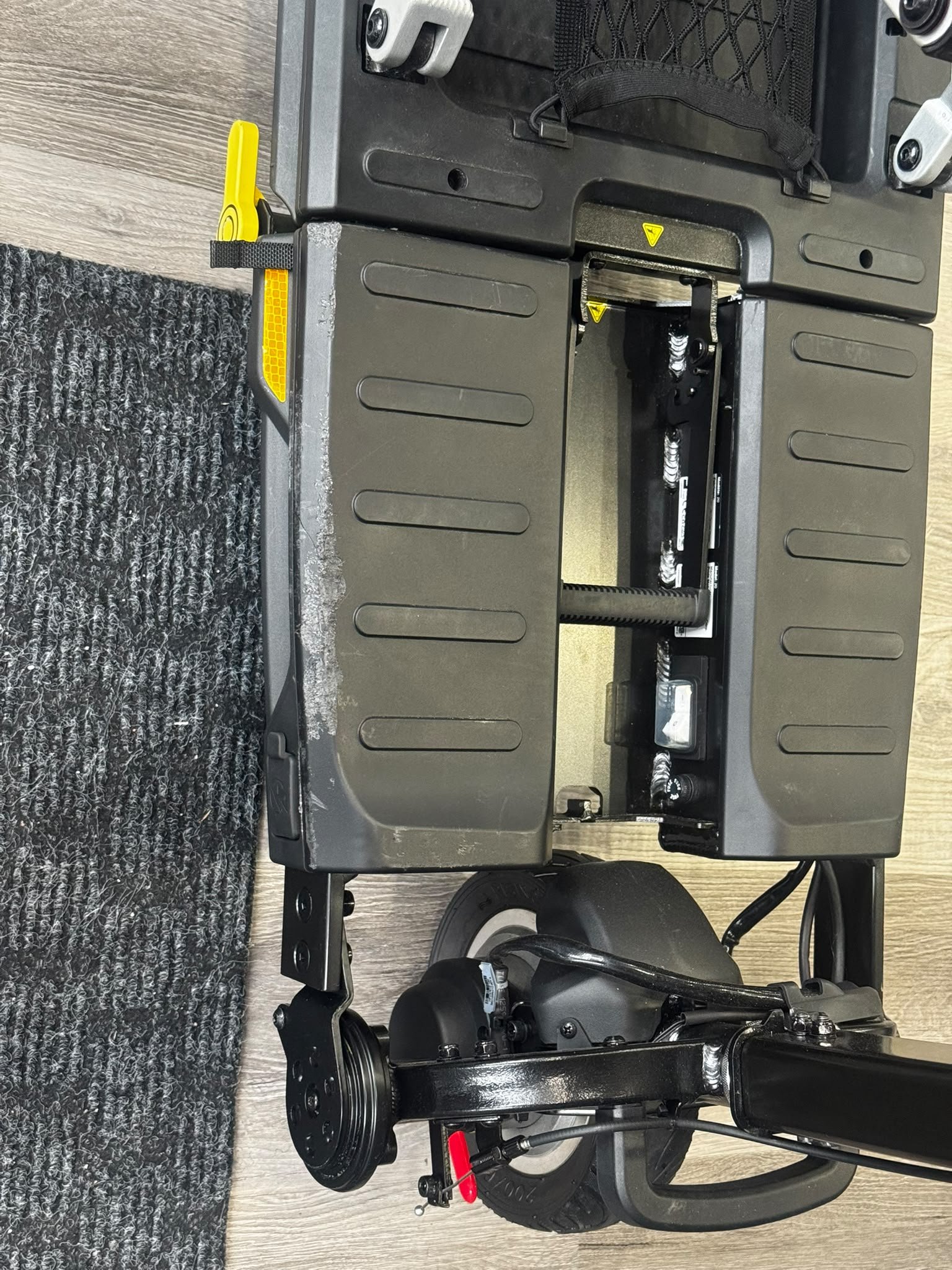 i-Go Folding Scooter 3 Wheels (Floor Model). - Image 5