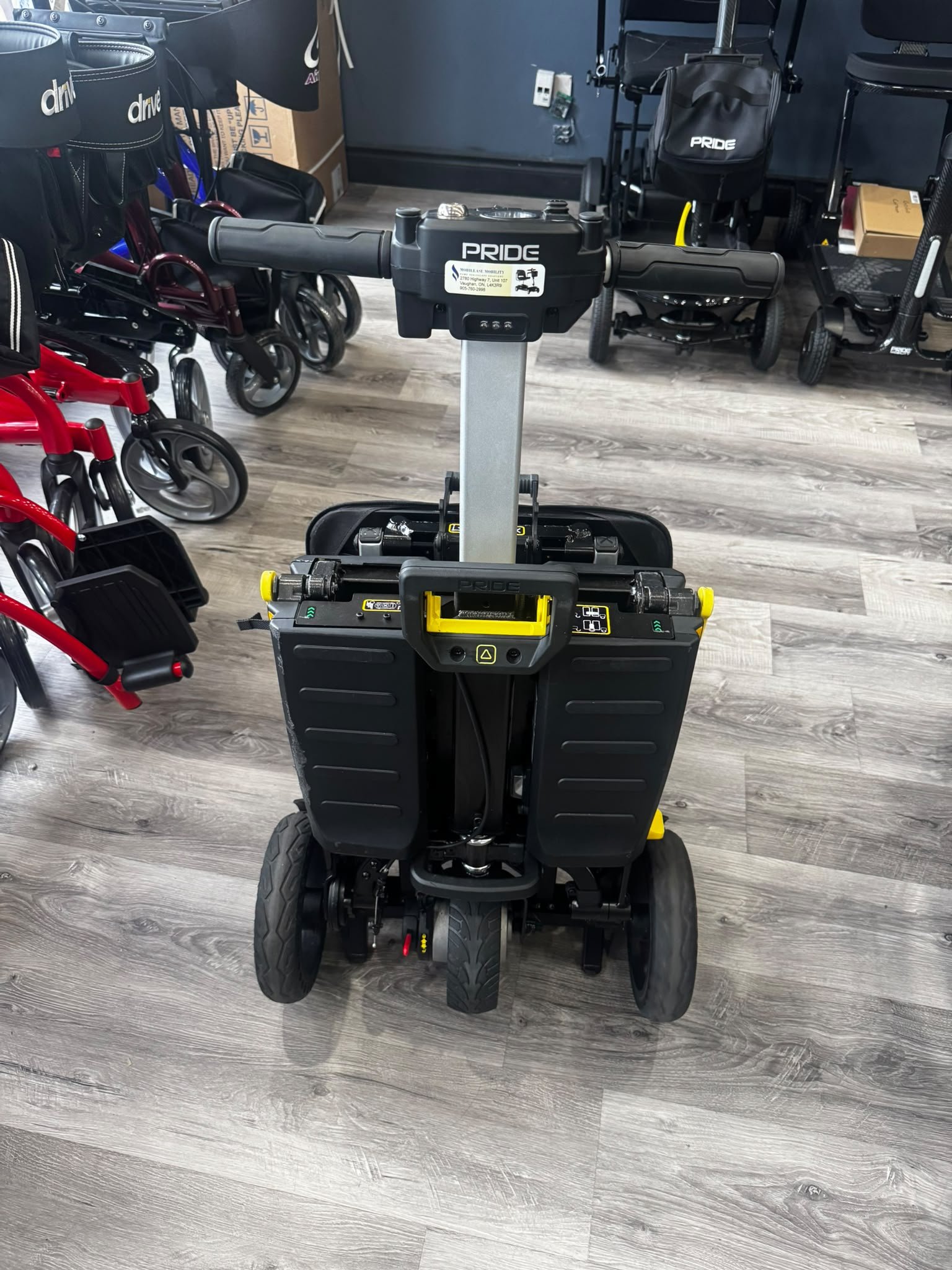i-Go Folding Scooter 3 Wheels (Floor Model). - Image 2