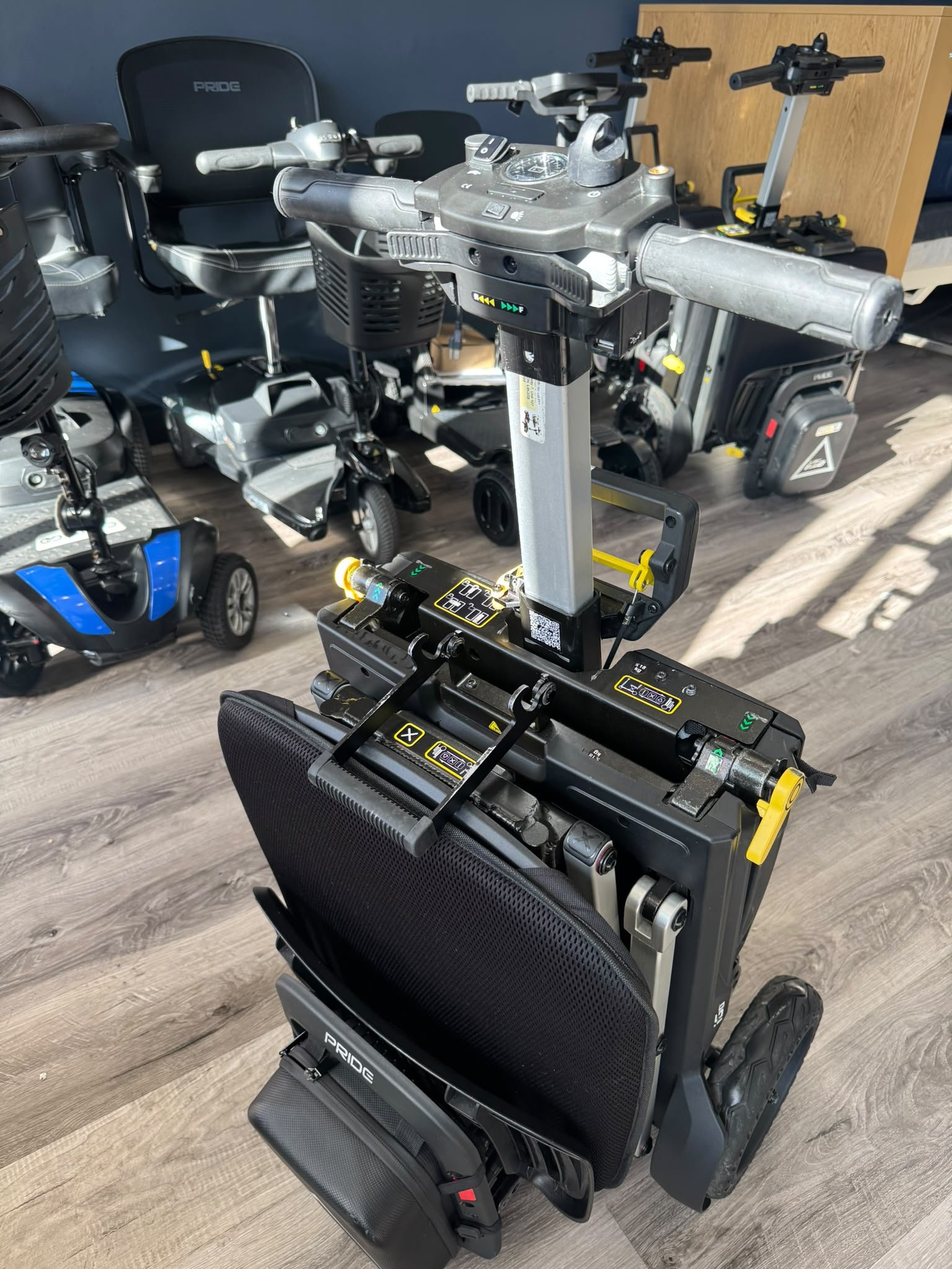 i-Go Folding Scooter 3 Wheels (Floor Model)... - Image 11