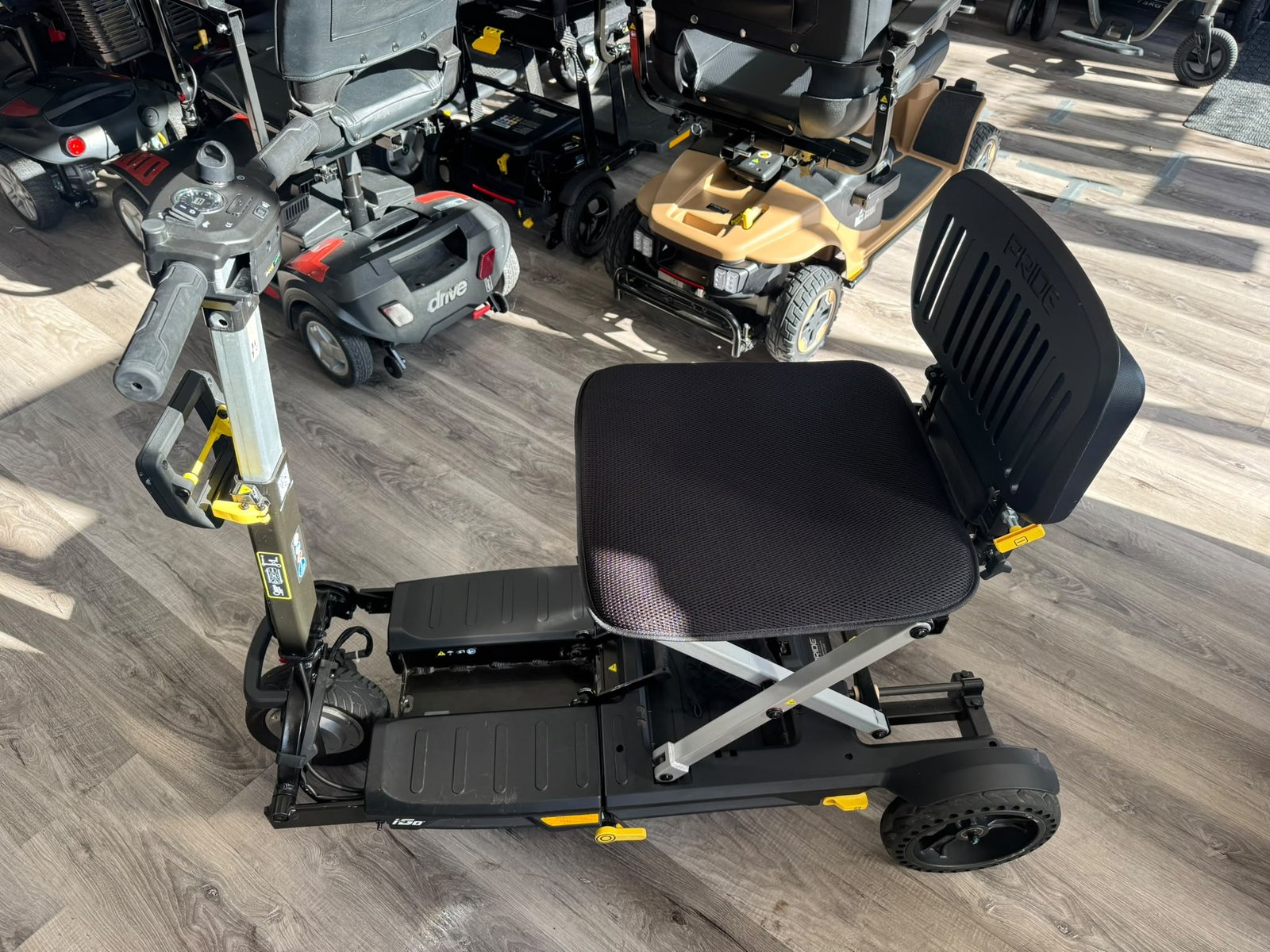 i-Go Folding Scooter 3 Wheels (Floor Model)... - Image 9