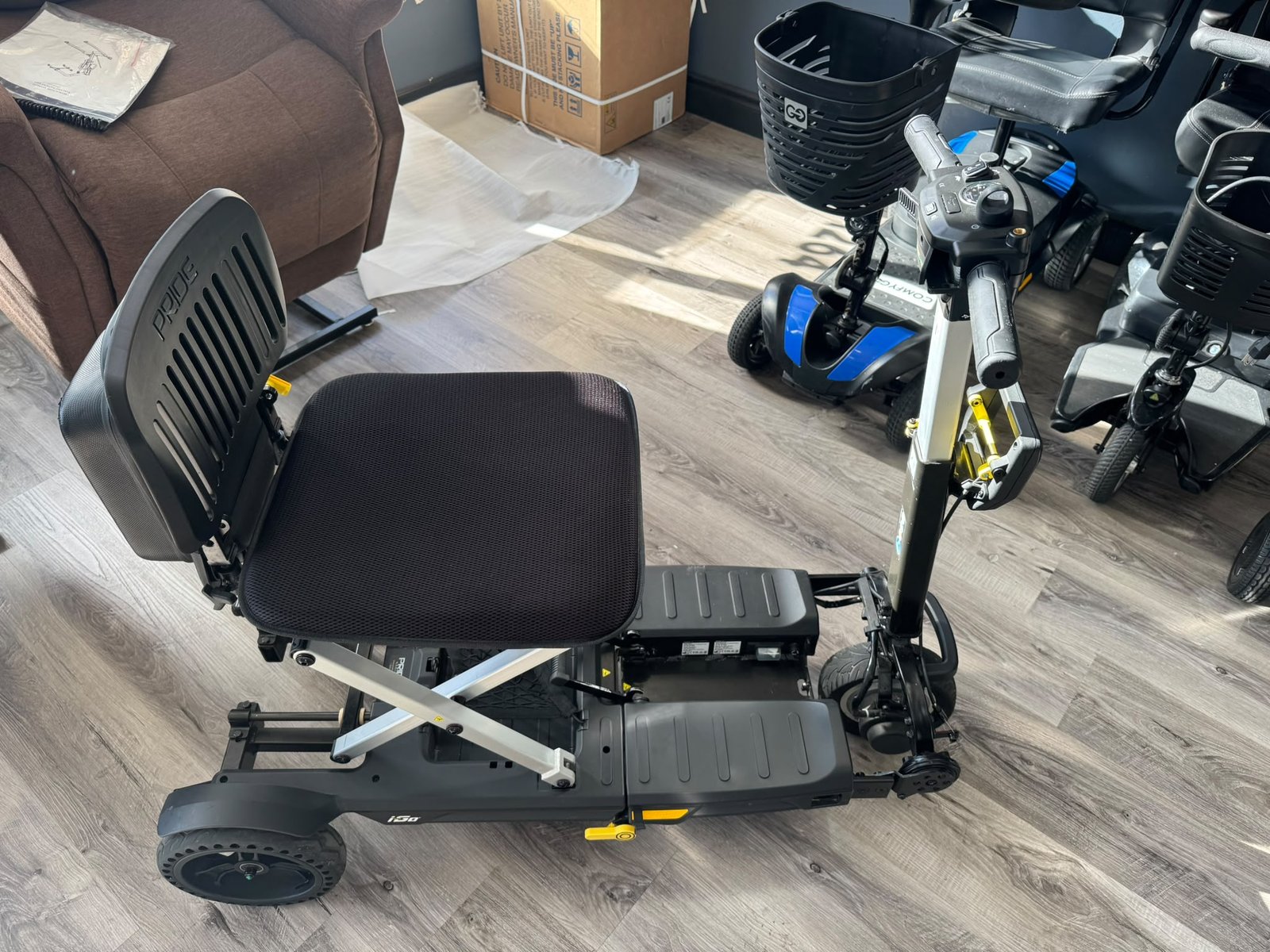 i-Go Folding Scooter 3 Wheels (Floor Model)... - Image 8