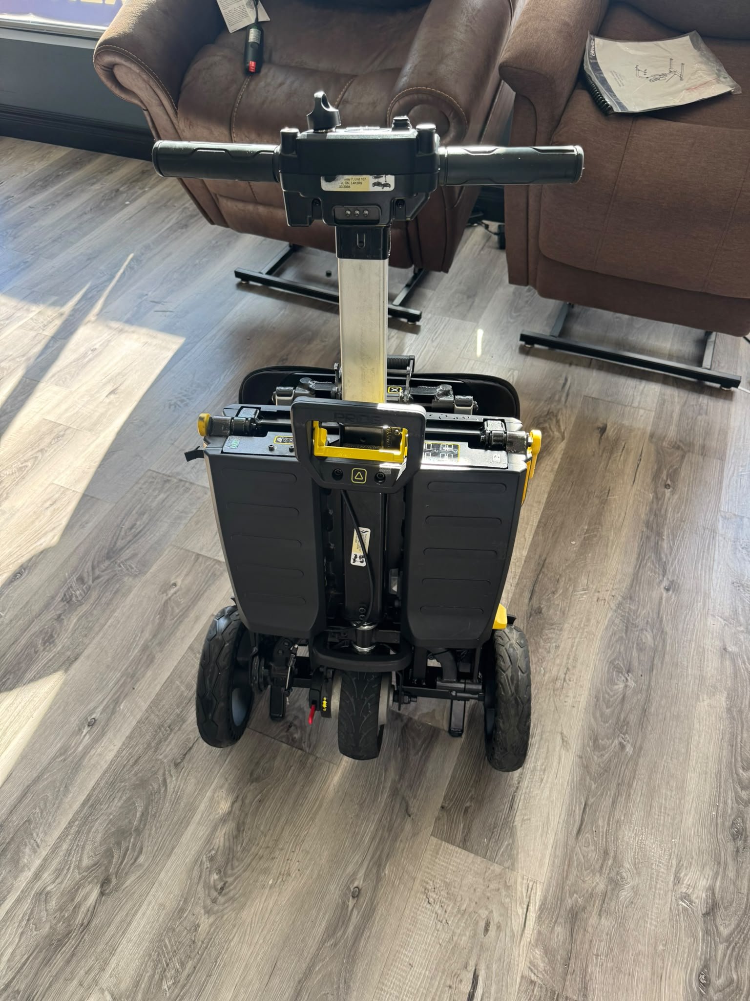 i-Go Folding Scooter 3 Wheels (Floor Model)... - Image 13