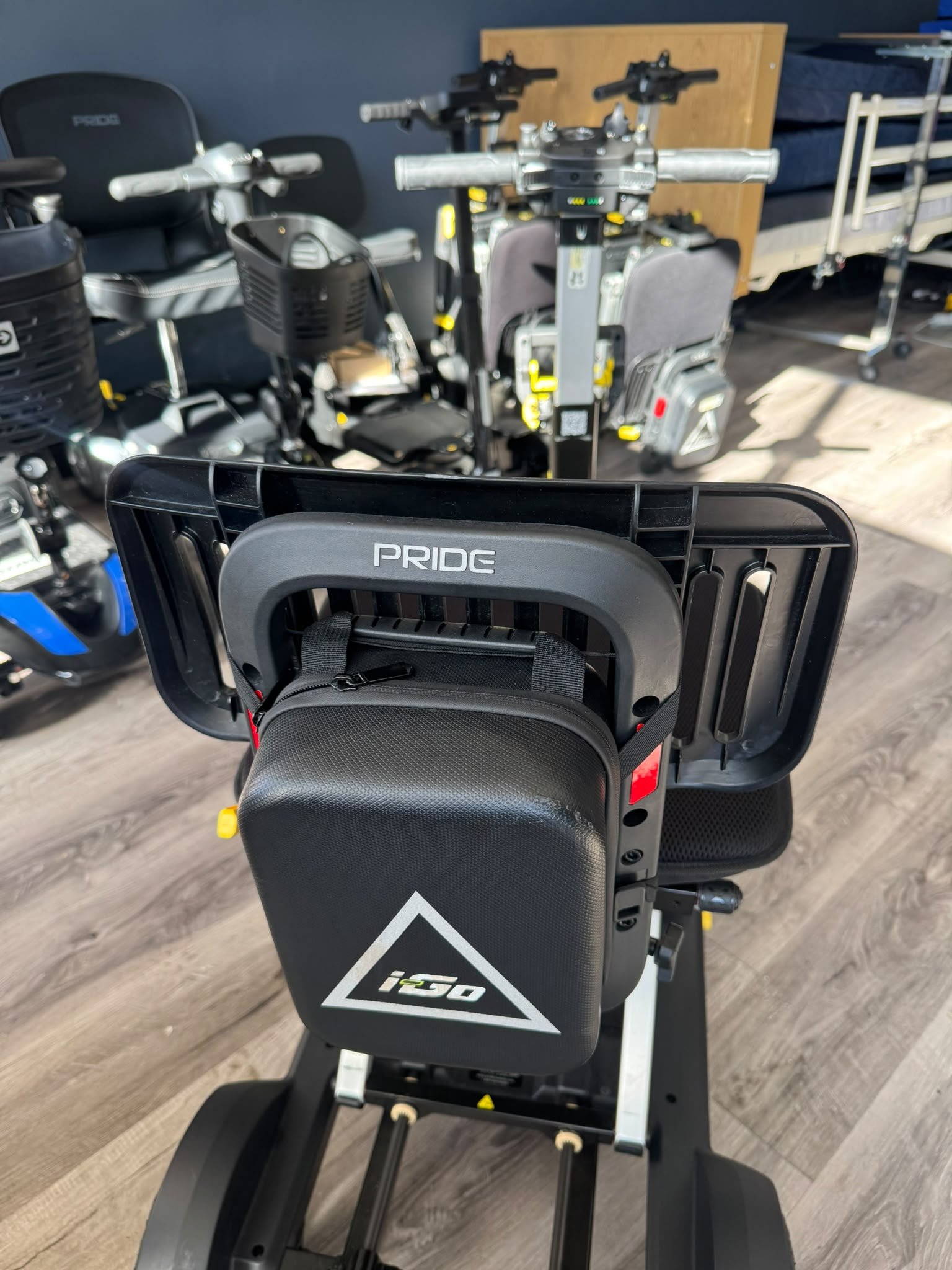i-Go Folding Scooter 3 Wheels (Floor Model)... - Image 4